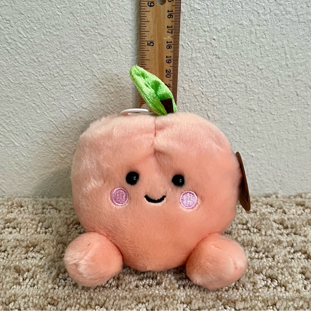 NWT Palm Pals Cravings 5" plush Mellow Peach by Aurora October 2023